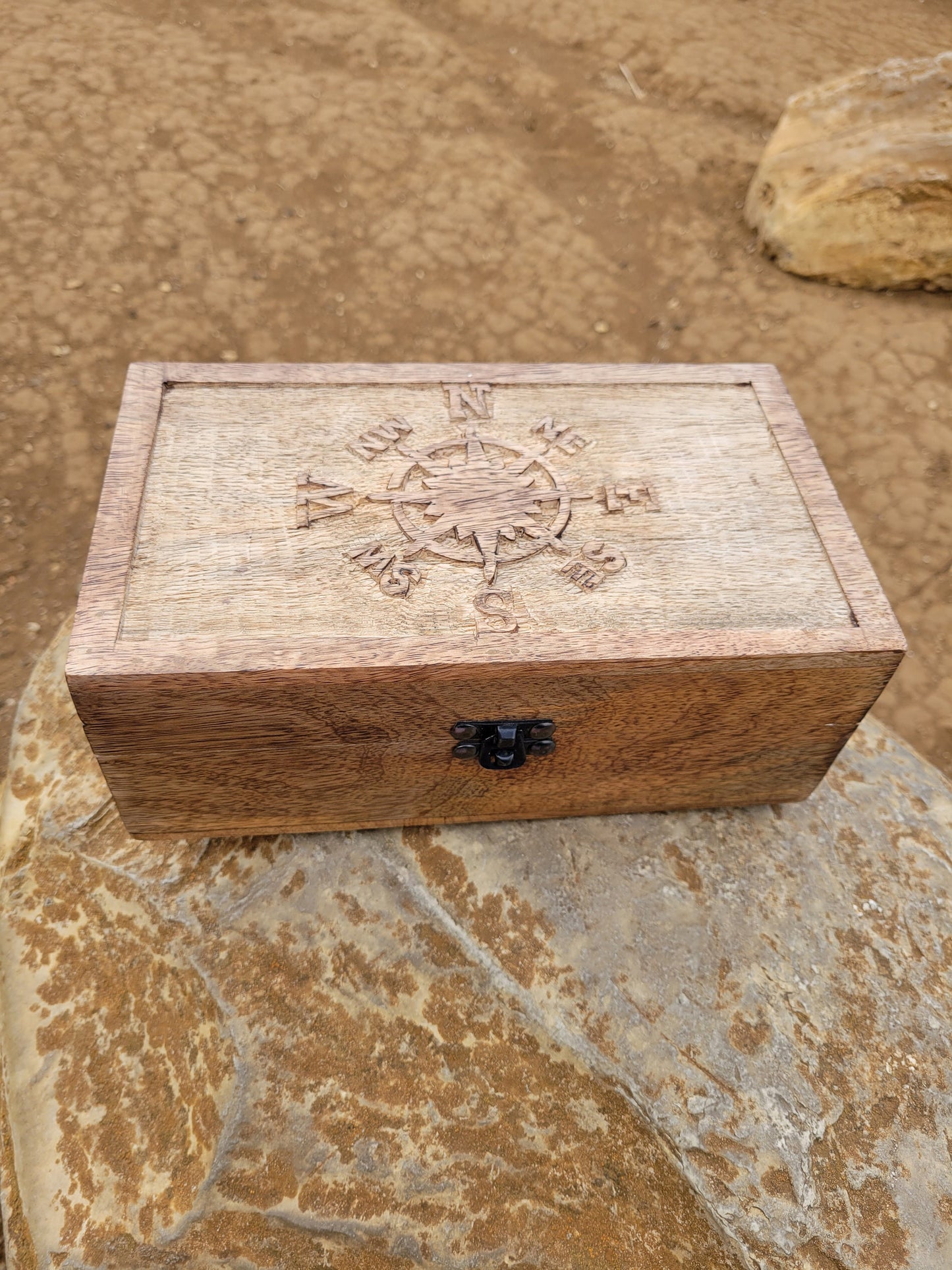 Compass Rose Orgonite charging box
